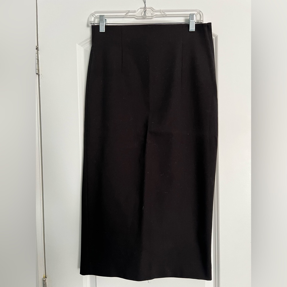 High waisted above the knee black pencil skirt